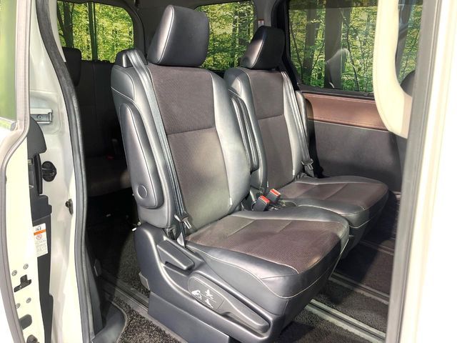 TOYOTA ESQUIRE HYBRID 2015