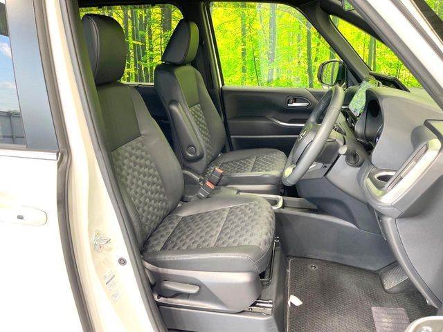 TOYOTA VOXY HYBRID 2024