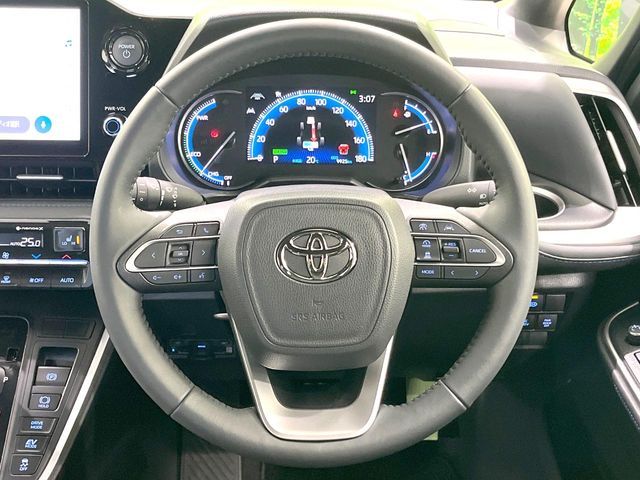 TOYOTA VOXY HYBRID 2024