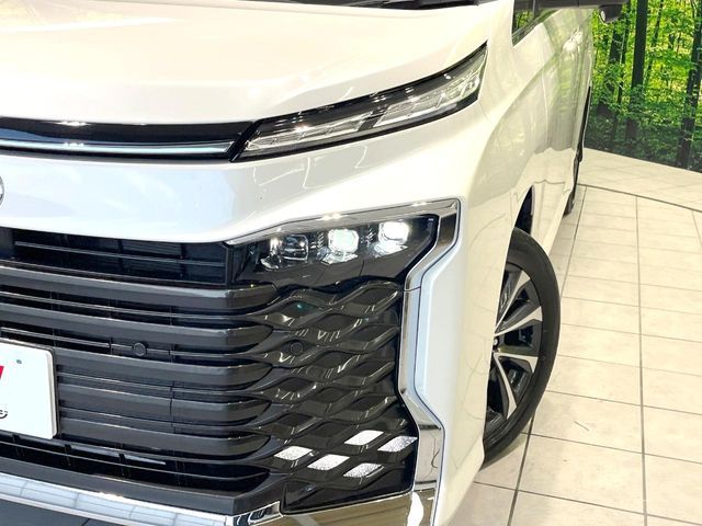 TOYOTA VOXY HYBRID 2024