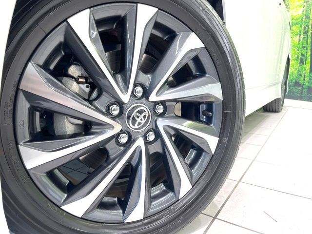 TOYOTA VOXY HYBRID 2024