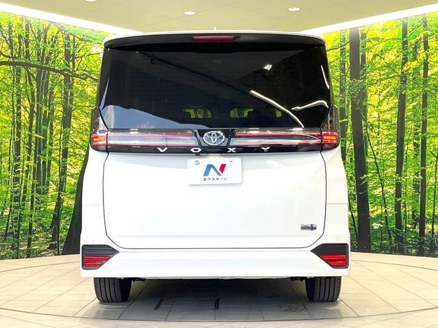 TOYOTA VOXY HYBRID 2024