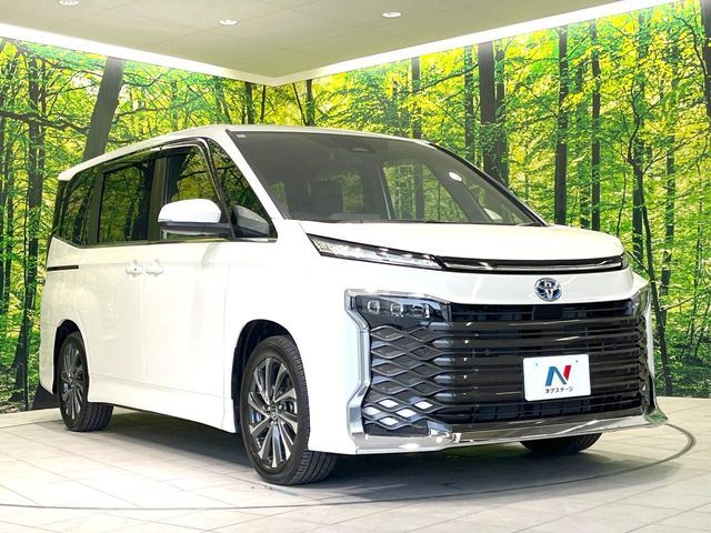 TOYOTA VOXY HYBRID 2024