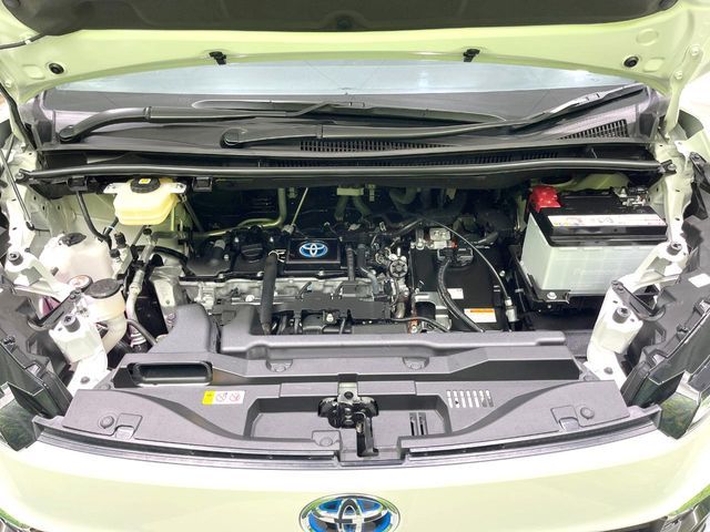 TOYOTA VOXY HYBRID 2024