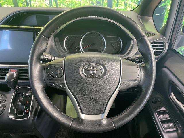 TOYOTA VOXY 2014