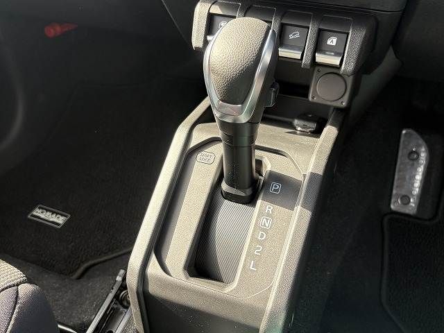 SUZUKI JIMNY NOMADE 2025