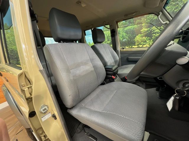 TOYOTA LANDCRUISER van 2015