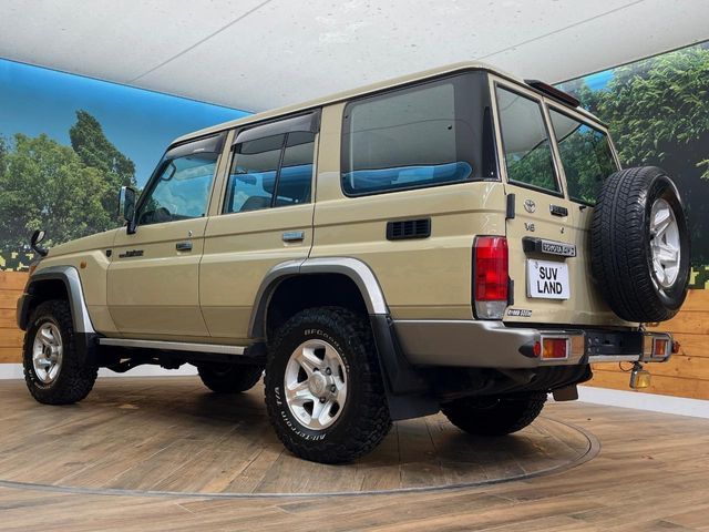 TOYOTA LANDCRUISER van 2015