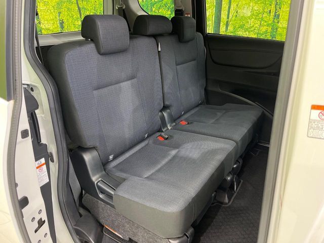 TOYOTA SIENTA HYBRID 2016