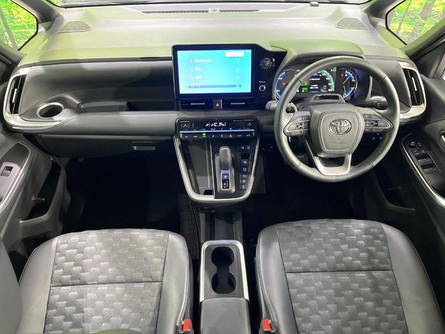 TOYOTA VOXY HYBRID 2024