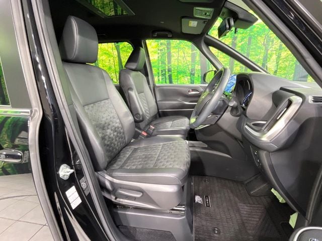 TOYOTA VOXY HYBRID 2024