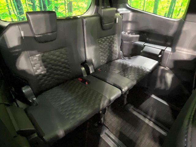 TOYOTA VOXY HYBRID 2024