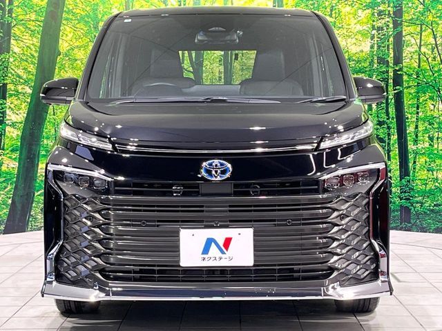 TOYOTA VOXY HYBRID 2024