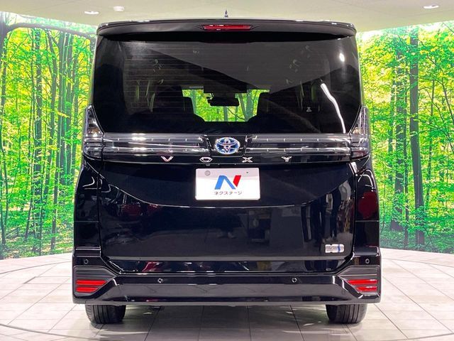 TOYOTA VOXY HYBRID 2024