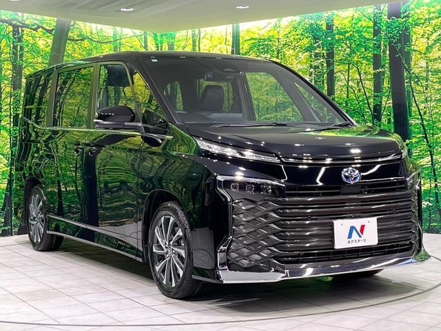 TOYOTA VOXY HYBRID 2024