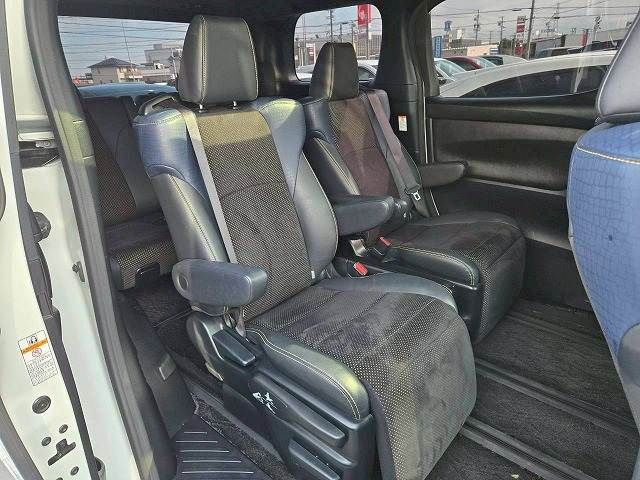 TOYOTA VELLFIRE 2017