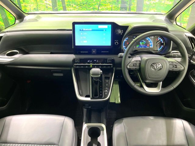 TOYOTA NOAH HYBRID 2024