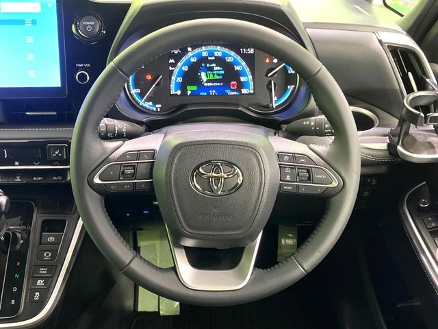 TOYOTA NOAH HYBRID 2024