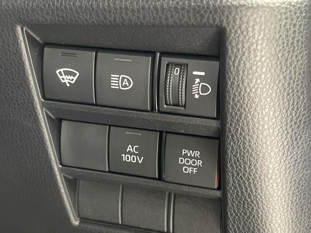 TOYOTA NOAH HYBRID 4WD 2022