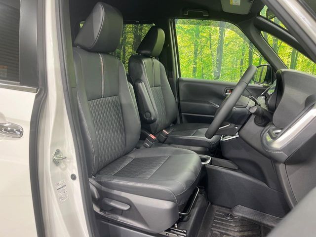 TOYOTA NOAH HYBRID 4WD 2022