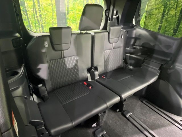 TOYOTA NOAH HYBRID 4WD 2022