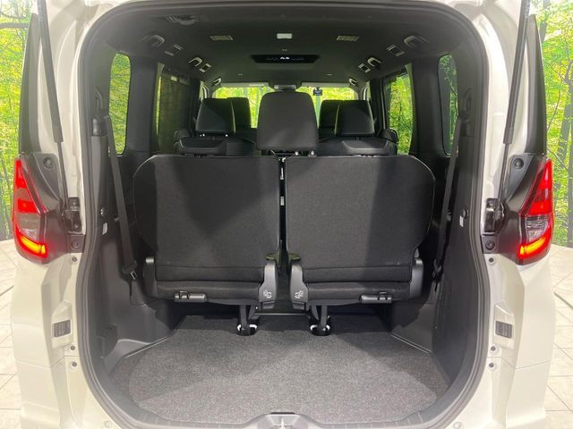 TOYOTA NOAH HYBRID 4WD 2022