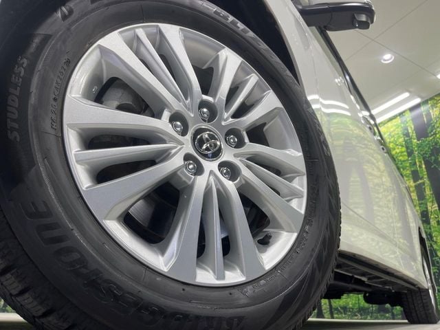 TOYOTA NOAH HYBRID 4WD 2022