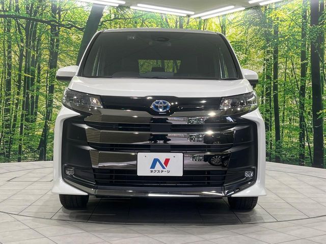 TOYOTA NOAH HYBRID 4WD 2022