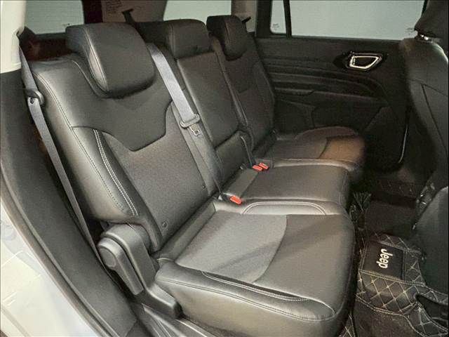 JEEP JEEP COMMANDER 2023