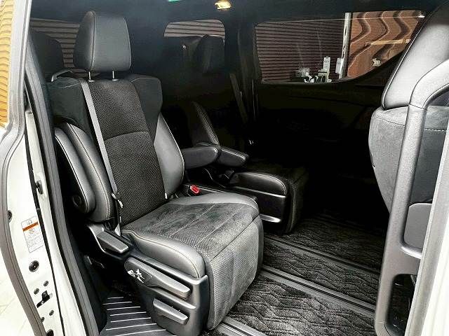 TOYOTA VELLFIRE 2021