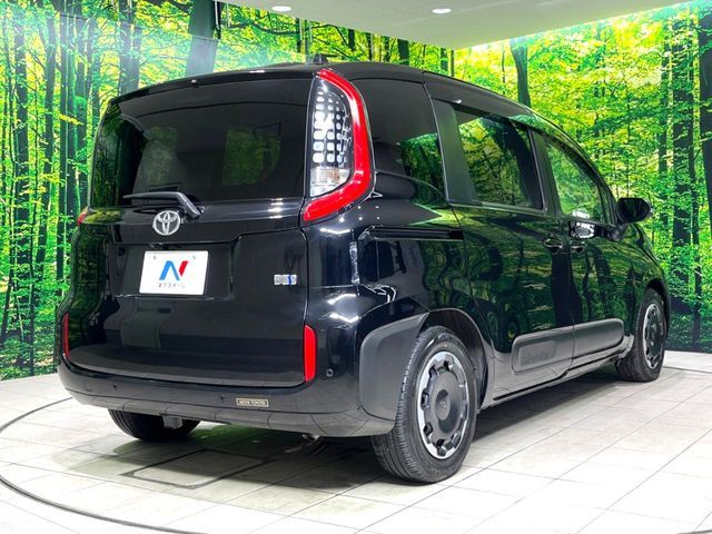TOYOTA SIENTA HYBRID 2022