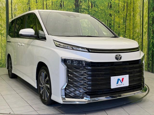 TOYOTA VOXY 2025