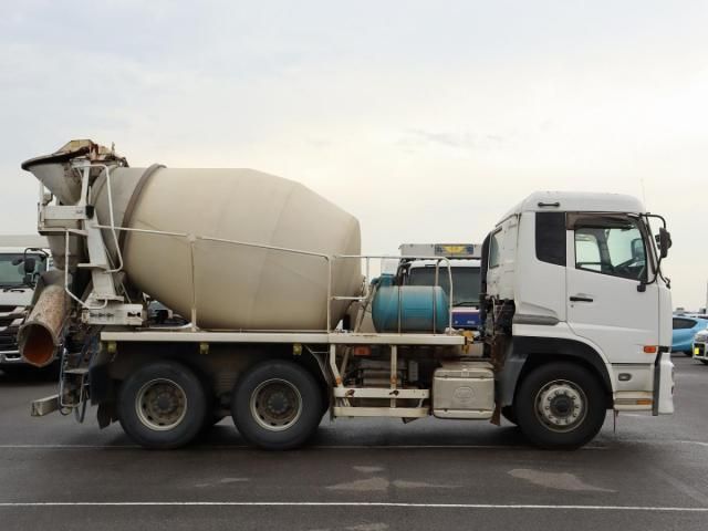 NISSAN DIESEL Quon 2013