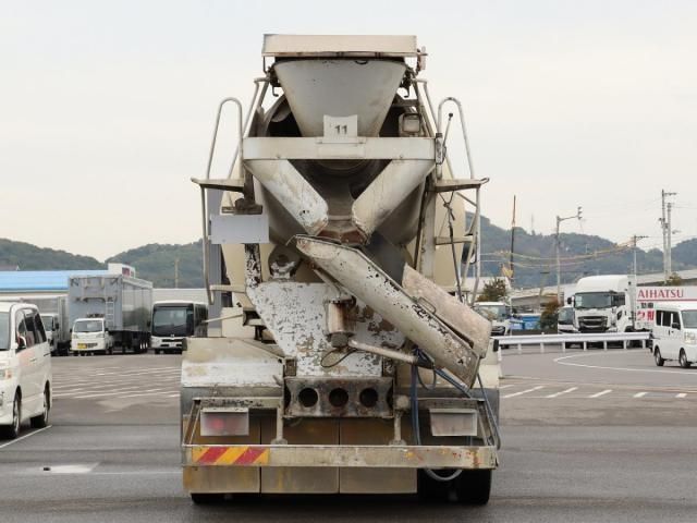 NISSAN DIESEL Quon 2013