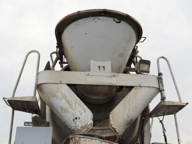 NISSAN DIESEL Quon 2013