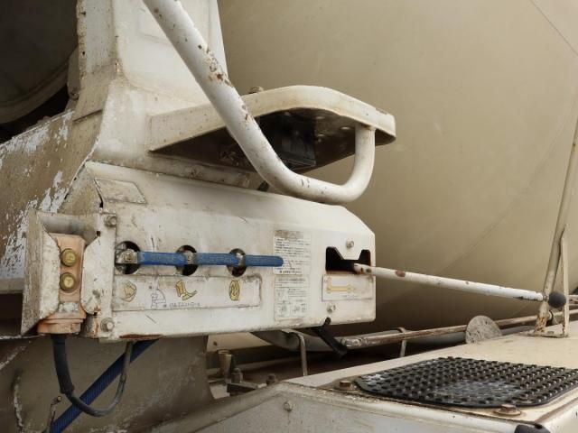 NISSAN DIESEL Quon 2013