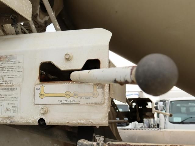 NISSAN DIESEL Quon 2013