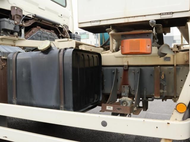 NISSAN DIESEL Quon 2013