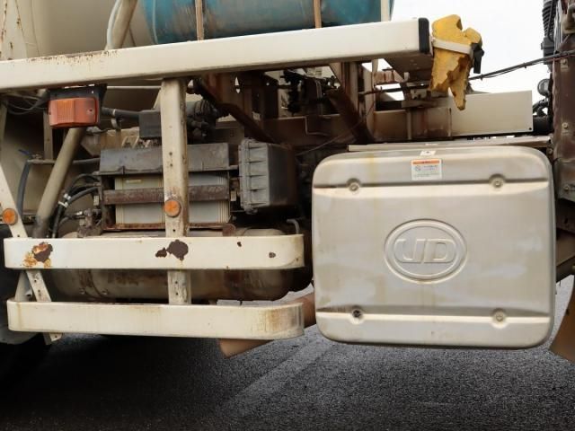 NISSAN DIESEL Quon 2013