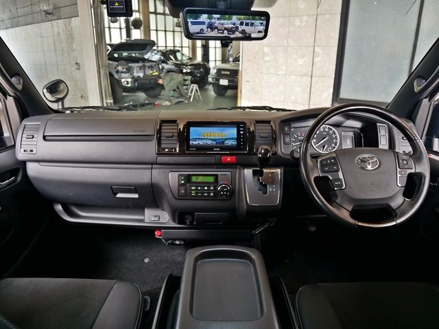 TOYOTA HIACE van 4WD 2022