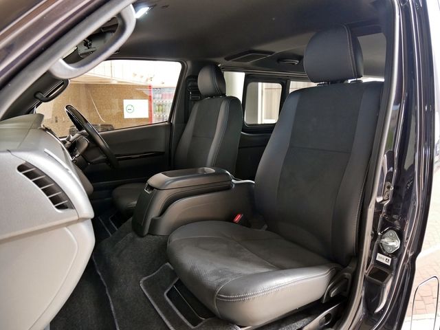 TOYOTA HIACE van 4WD 2022