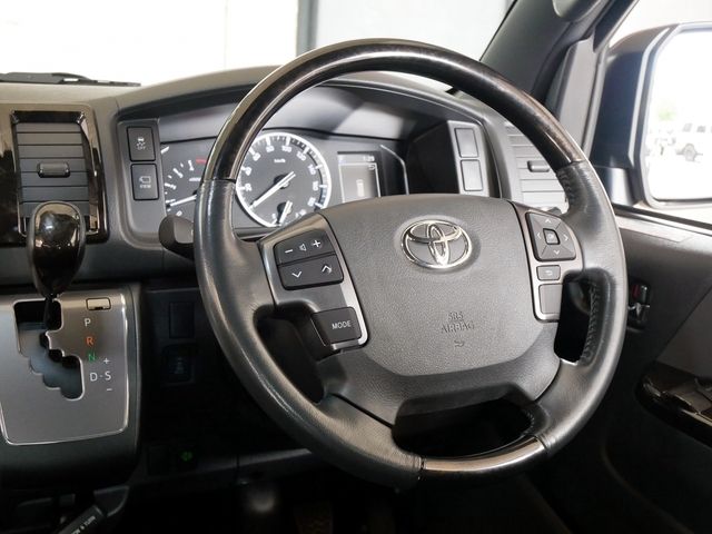 TOYOTA HIACE van 4WD 2022