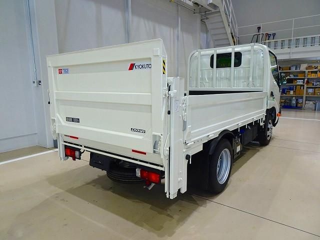TOYOTA DYNA 2025