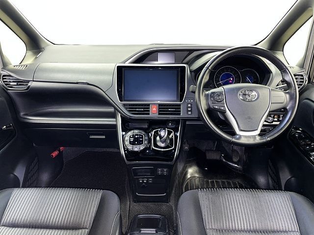 TOYOTA VOXY HYBRID 2018