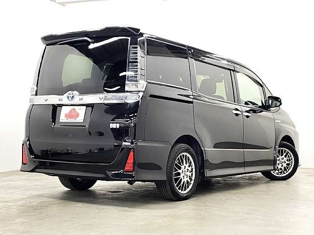 TOYOTA VOXY HYBRID 2018