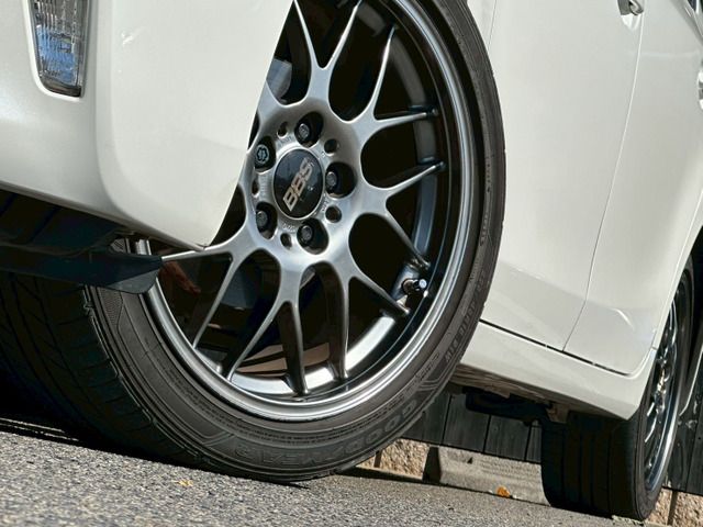 TOYOTA PRIUS Alpha 2011