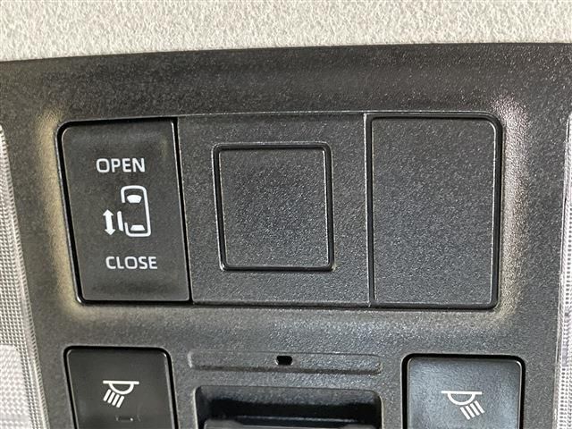 TOYOTA NOAH HYBRID 2023