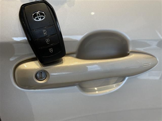 TOYOTA NOAH HYBRID 2023