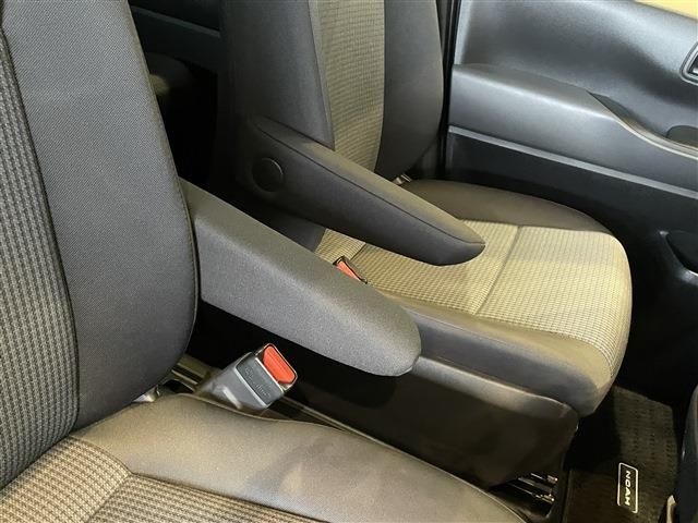 TOYOTA NOAH HYBRID 2023