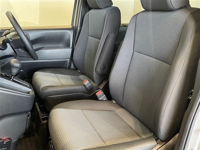 TOYOTA NOAH HYBRID 2023